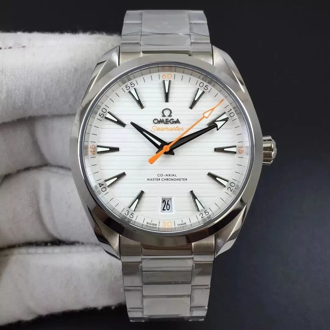 兄弟表业丨VS自产机芯全新欧米家AT8900海马150M腕表对比复刻评测