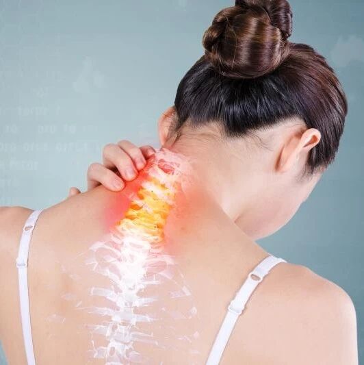 夏秋转季，为什么老是感觉脖子痛？医生道出了三大“罪魁祸首”...