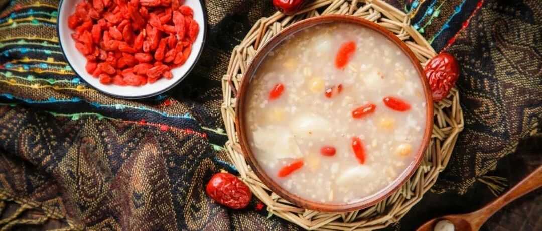 黑眼圈太重，怎么也消不掉？可能跟身体这两个脏腑有关，专家推荐4碗食疗方！