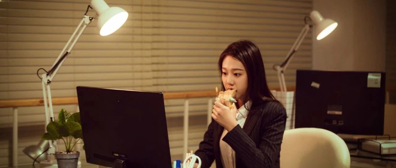 996是在拿命换钱？熬夜加班伤身，有啥方法能补回来？