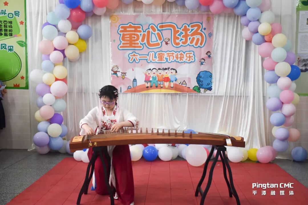 实际上,每年"六一"儿童节,平潭实验小学都会为学生们举办文艺汇演等