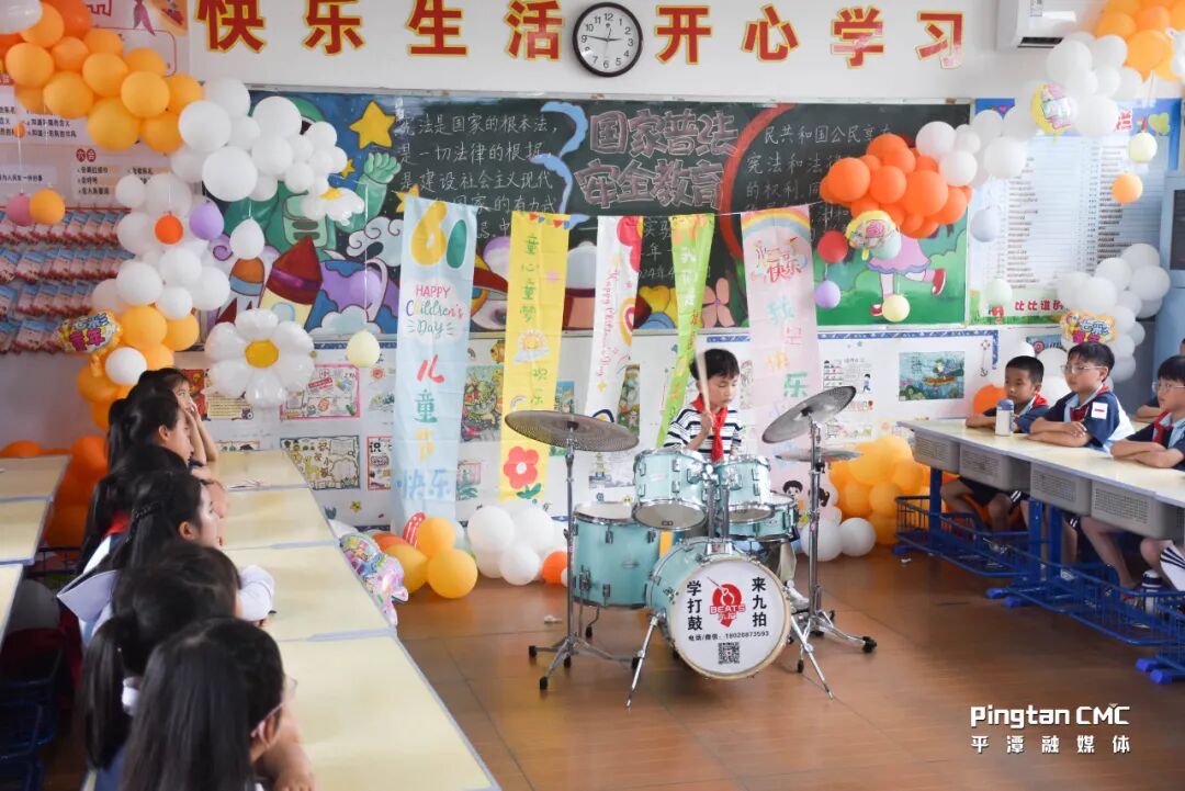 实际上,每年"六一"儿童节,平潭实验小学都会为学生们举办文艺汇演等