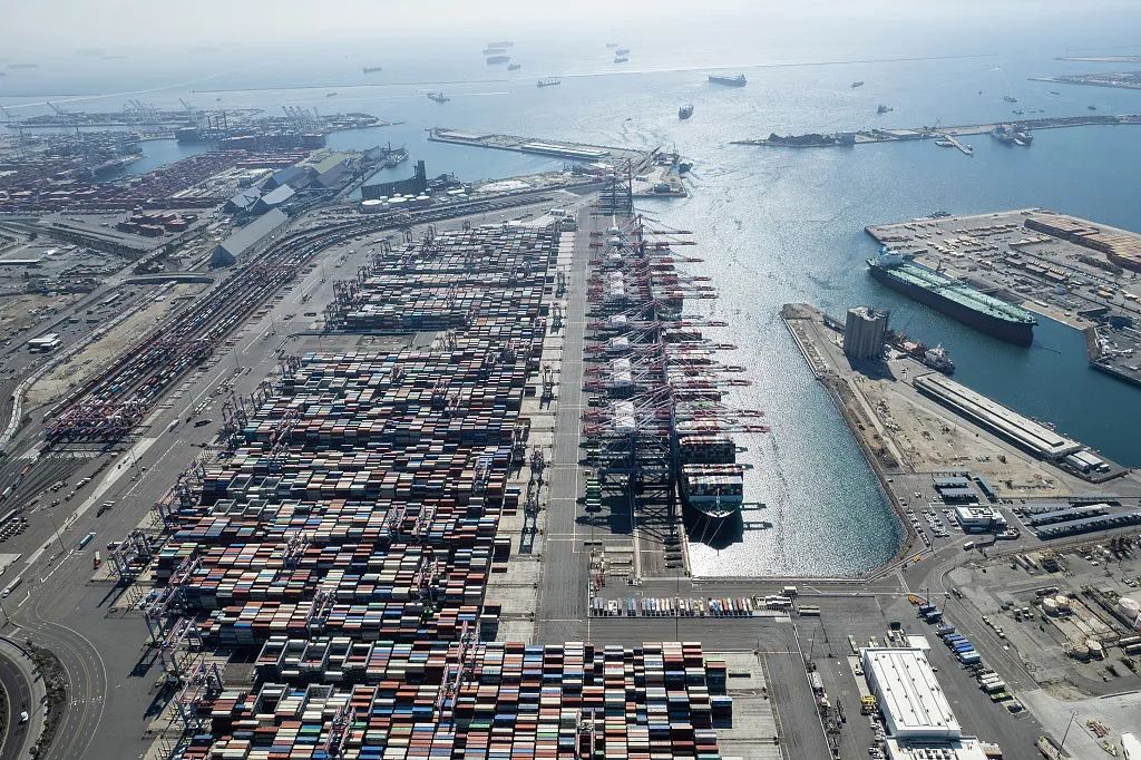 怀尼米港由于体量较小,无法停放目前仍在洛杉矶港和长滩港外排队的