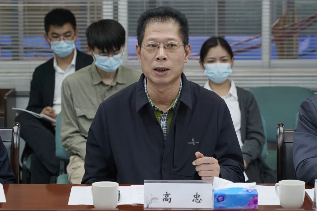 第23个记者节县委书记高忠为新闻工作者送祝福