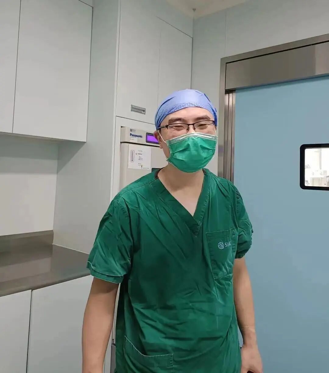 上海什么无影灯好无影灯下的“拼命三郎” ｜ 记上海国际医学中心第二届“最美医师”肿瘤科介入组主任姜昊声_https://www.jmylbn.com_新闻资讯_第4张