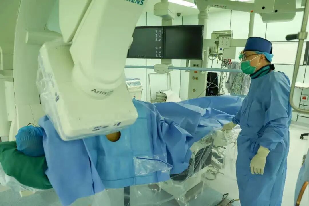 上海什么无影灯好无影灯下的“拼命三郎” ｜ 记上海国际医学中心第二届“最美医师”肿瘤科介入组主任姜昊声_https://www.jmylbn.com_新闻资讯_第1张