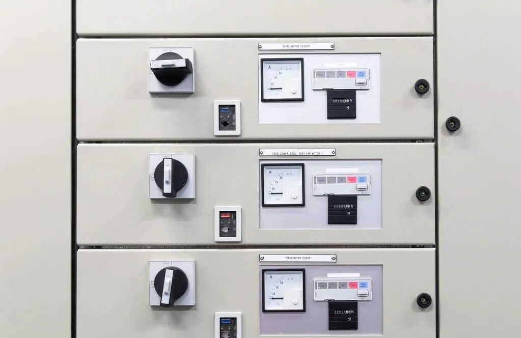 PLC控制柜送电调试的七个步骤的图2