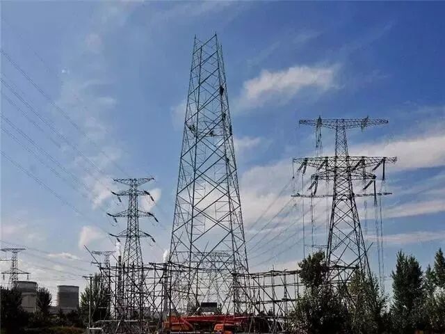 高压线为什么没有绝缘皮，这下讲明白了！的图2