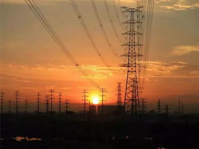 高压线为什么没有绝缘皮，这下讲明白了！的图1