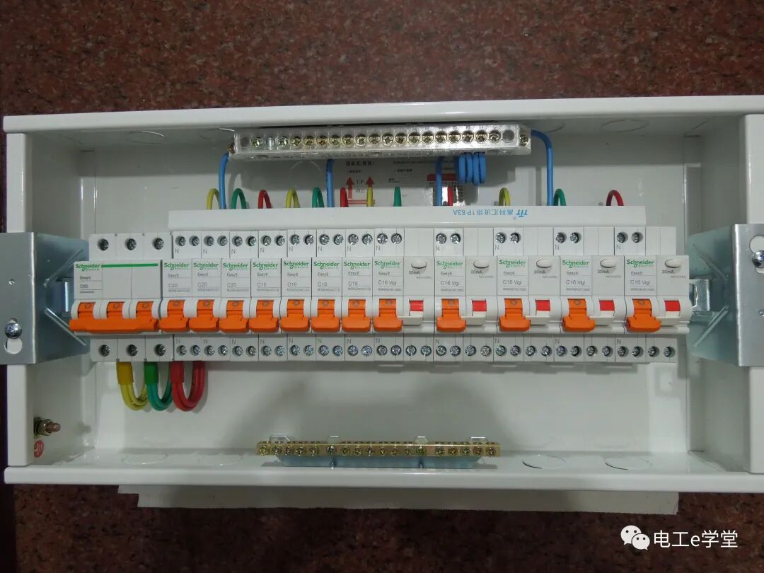 选择线径和开关容量，功率和电流的计算是基础，一定要掌握！的图3