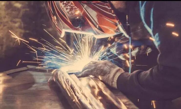 电焊机电流那么大为什么不电人？的图3