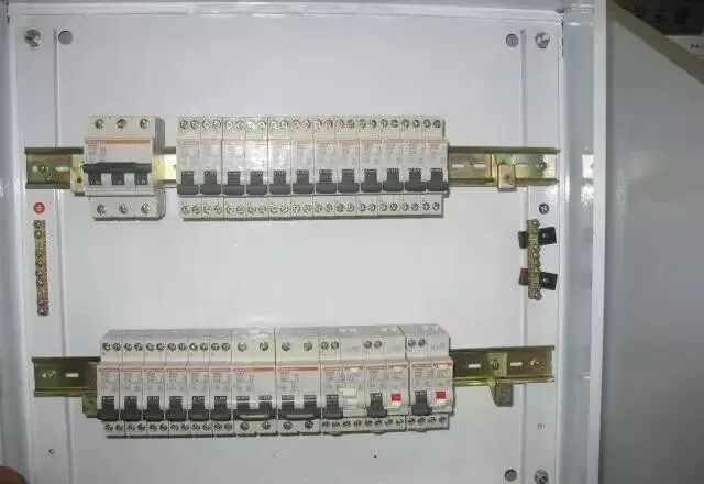 电工知识：配电箱内空气开关配线要求和规范，请收藏的图2