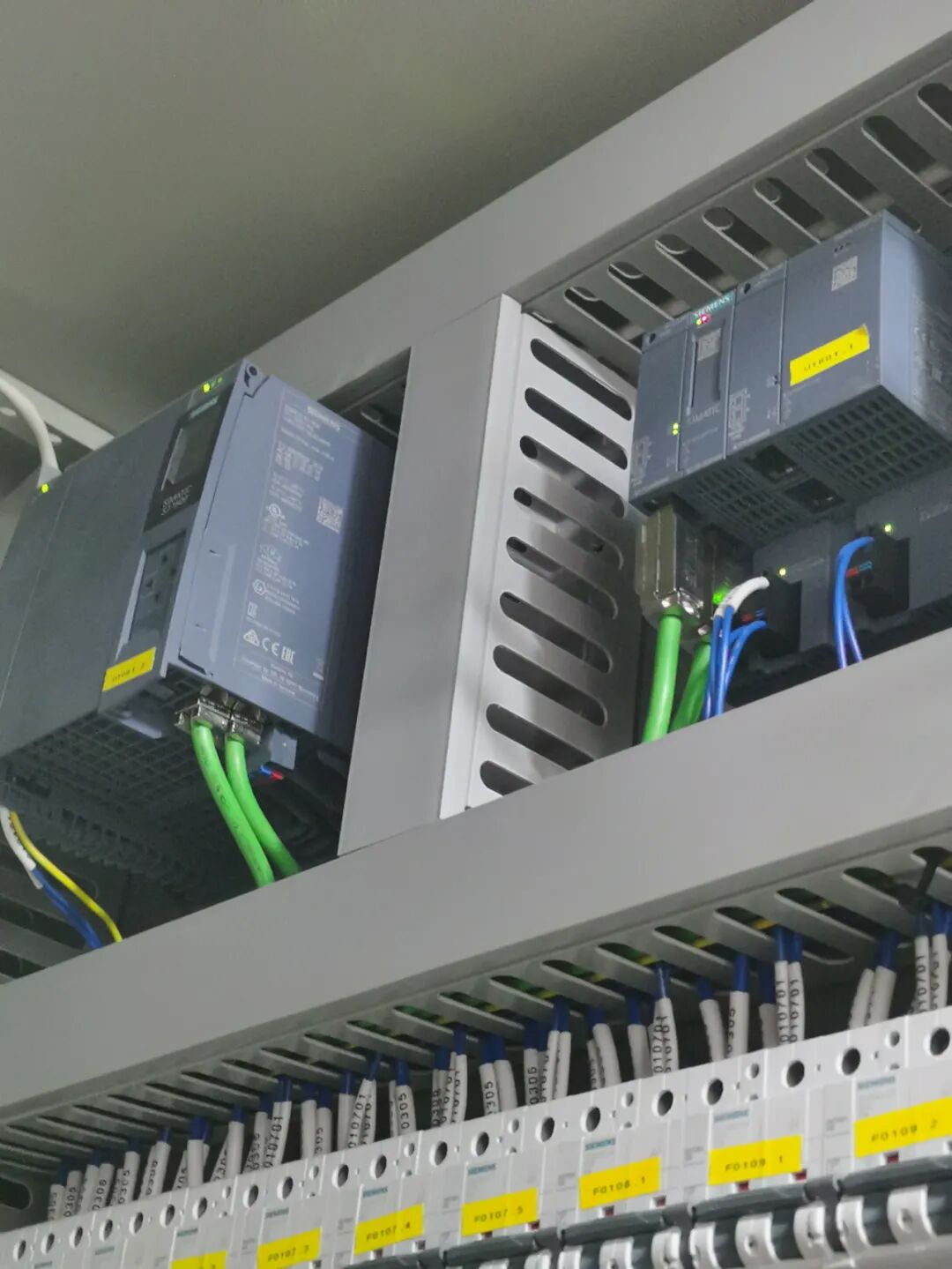 为什么不推荐使用PLC自带的24V电源？的图1