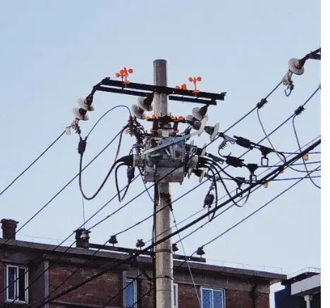 电杆上的橘色的小风车有什么用？为什么有的上边有，有的上边没有？的图10