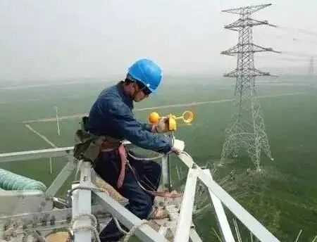 电杆上的橘色的小风车有什么用？为什么有的上边有，有的上边没有？的图2