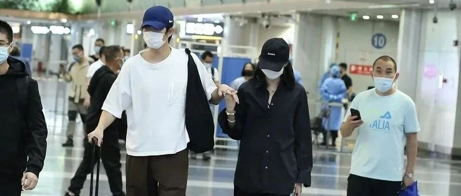 小酷日报 | 金大川雎晓雯恋情曝光 穿情侣装十指紧扣