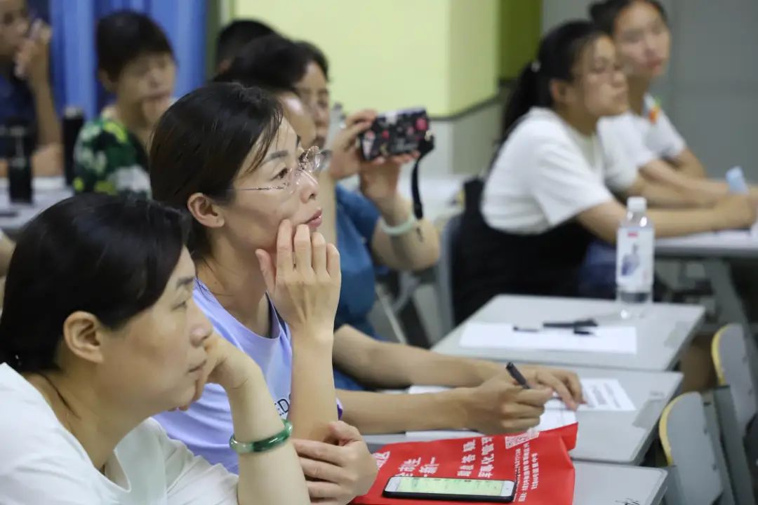 圖|張老師講解呼市各校招生情況及變化3