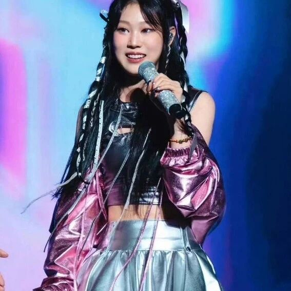 沈佳润忘词后第一反应曝光,网友直呼:教养写在脸上