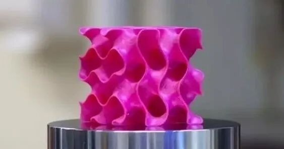 新材料！密度为钢的5％，强度却是钢的10倍!的图1