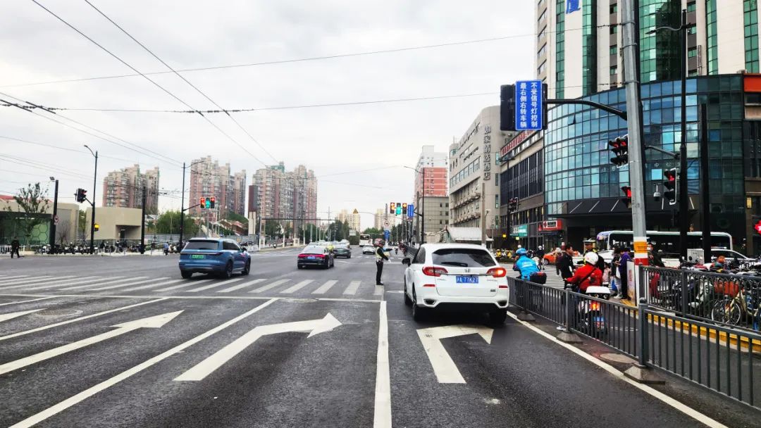 控江路黄兴路图片