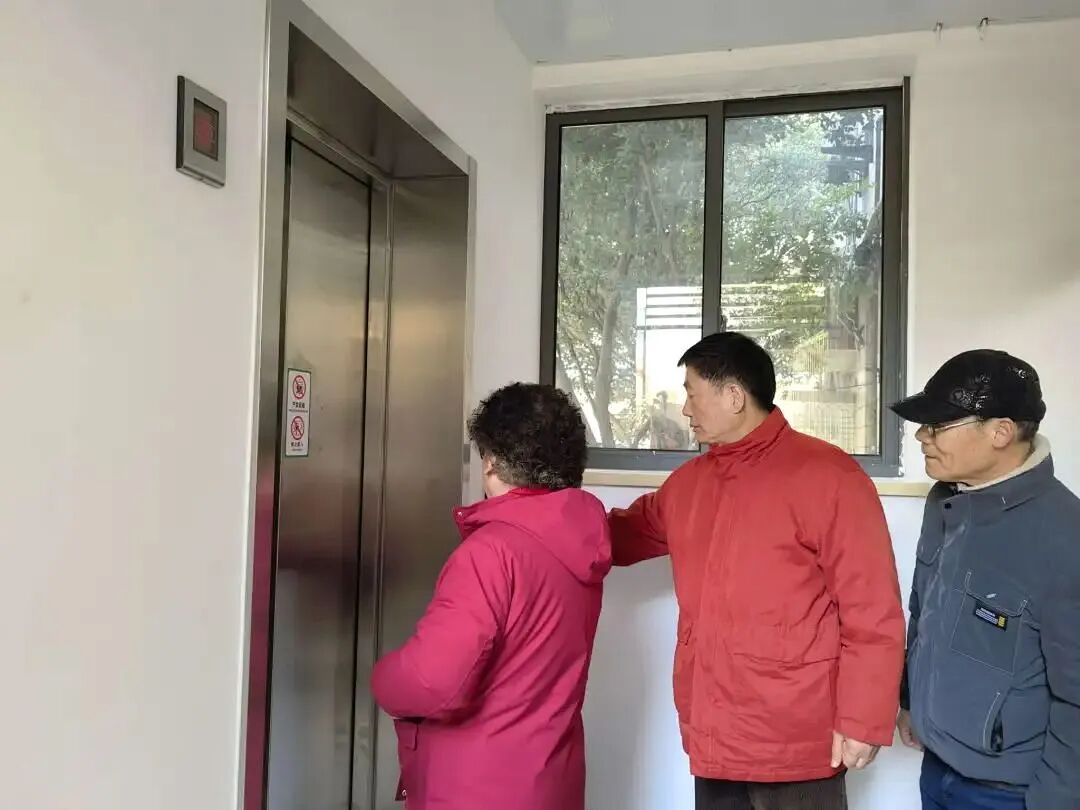 "近日,李国强喜气洋洋,龙年春节到来之前,令他最开心的事莫过于终于住