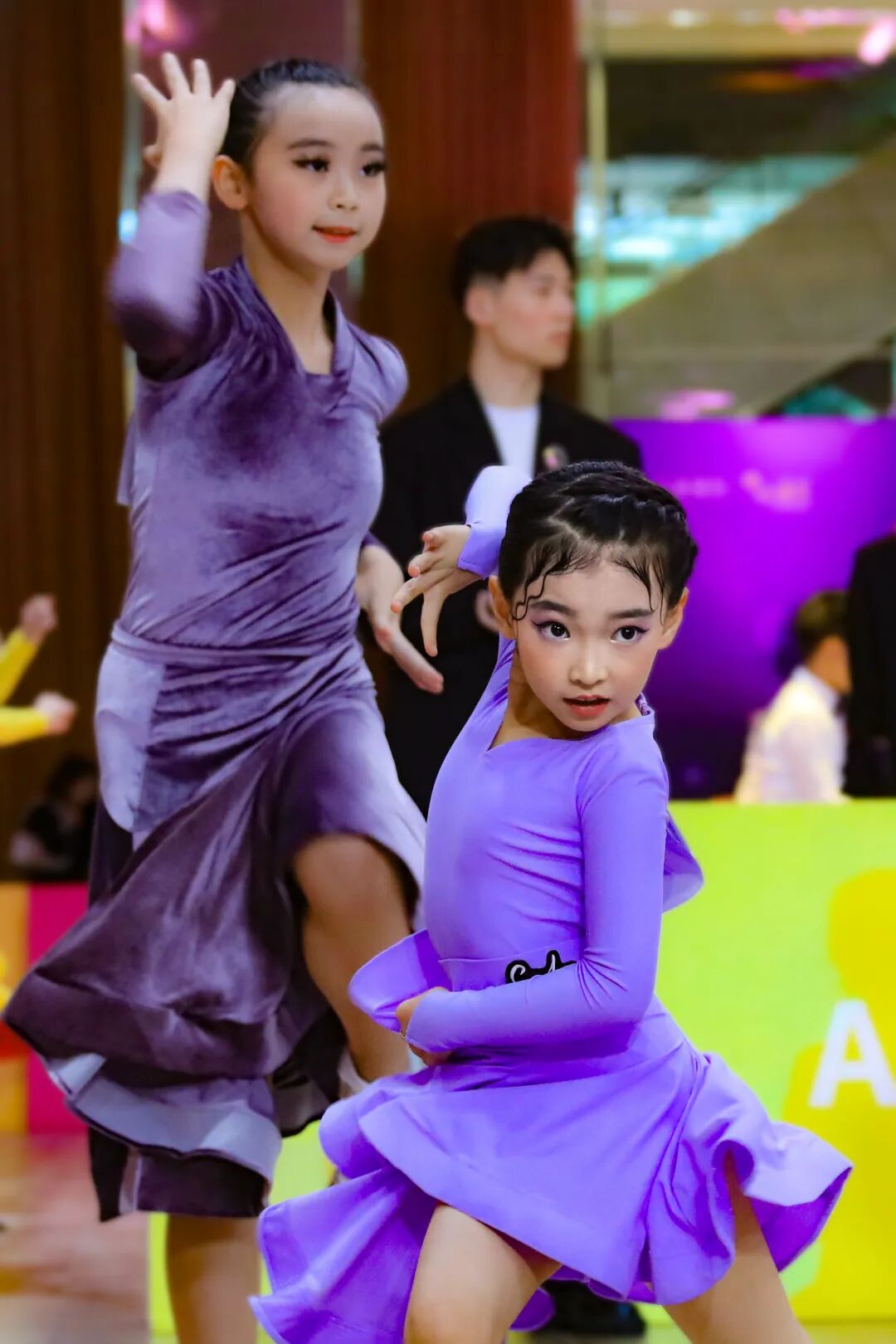 来看小小舞者"舞林争霸"