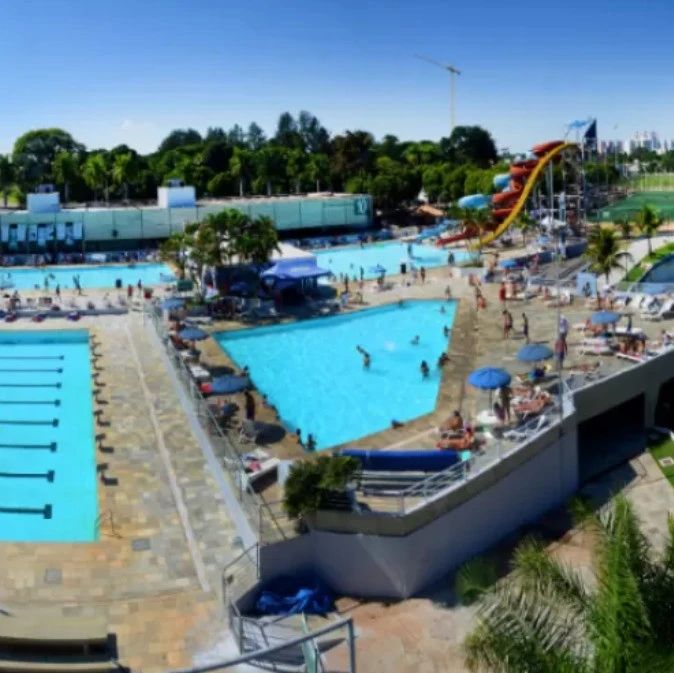 男孩在戈亚尼亚俱乐部游泳池从 10 m 蹦床跳下后死亡