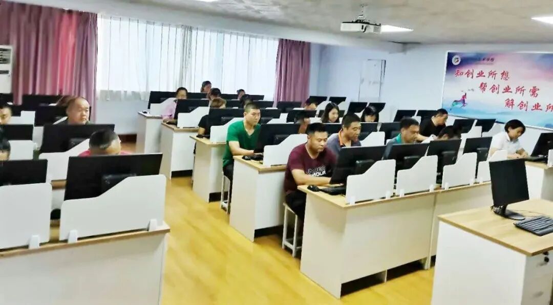 糕點(diǎn)師培訓(xùn)學(xué)校_糕點(diǎn)師培訓(xùn)學(xué)費(fèi)多少_培訓(xùn)學(xué)費(fèi)糕點(diǎn)師要多少錢