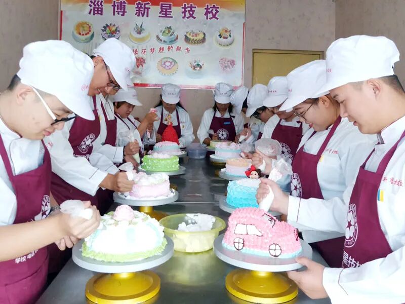 糕點(diǎn)師培訓(xùn)學(xué)校_培訓(xùn)學(xué)費(fèi)糕點(diǎn)師要多少錢_糕點(diǎn)師培訓(xùn)學(xué)費(fèi)多少