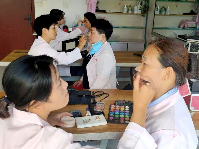 糕點(diǎn)師培訓(xùn)學(xué)費(fèi)多少_培訓(xùn)學(xué)費(fèi)糕點(diǎn)師要多少錢_糕點(diǎn)師培訓(xùn)學(xué)校