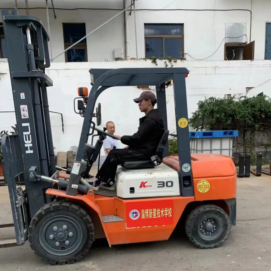 糕點(diǎn)師培訓(xùn)學(xué)校_培訓(xùn)學(xué)費(fèi)糕點(diǎn)師要多少錢_糕點(diǎn)師培訓(xùn)學(xué)費(fèi)多少