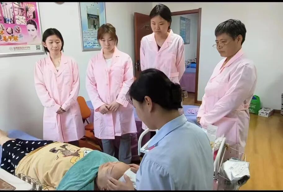 培訓(xùn)學(xué)費(fèi)糕點(diǎn)師要多少錢_糕點(diǎn)師培訓(xùn)學(xué)校_糕點(diǎn)師培訓(xùn)學(xué)費(fèi)多少