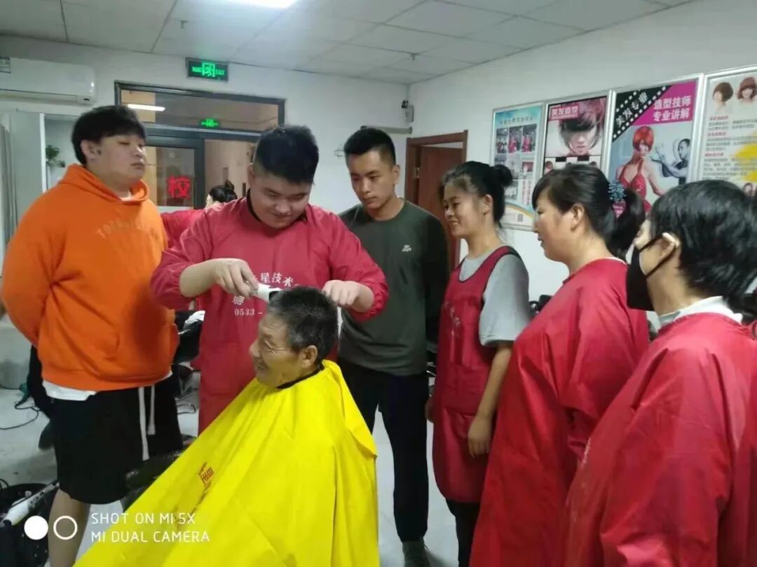 糕點(diǎn)師培訓(xùn)學(xué)費(fèi)多少_糕點(diǎn)師培訓(xùn)學(xué)校_培訓(xùn)學(xué)費(fèi)糕點(diǎn)師要多少錢