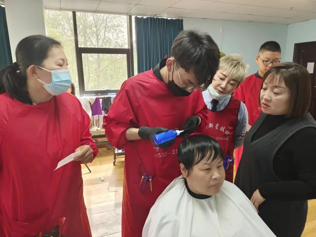 糕點(diǎn)師培訓(xùn)學(xué)費(fèi)多少_培訓(xùn)學(xué)費(fèi)糕點(diǎn)師要多少錢_糕點(diǎn)師培訓(xùn)學(xué)校