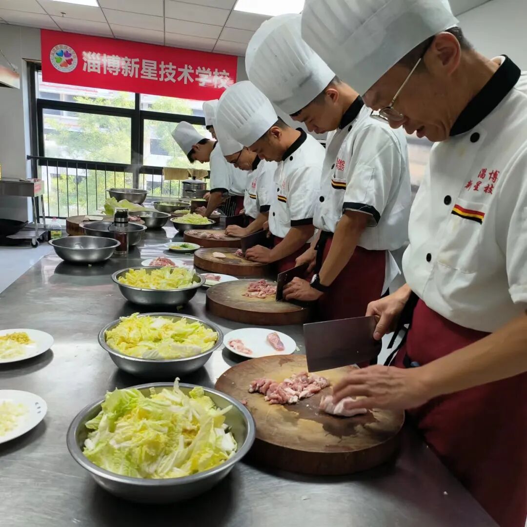 糕點(diǎn)師培訓(xùn)學(xué)費(fèi)多少_糕點(diǎn)師培訓(xùn)學(xué)校_培訓(xùn)學(xué)費(fèi)糕點(diǎn)師要多少錢