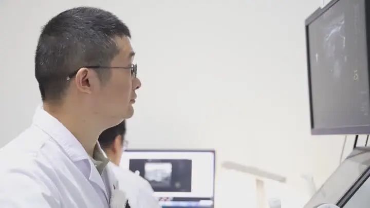 Copy_②(医心向党)“火眼金晴” 孙友胜:医者使命 党员先行(4).jpg