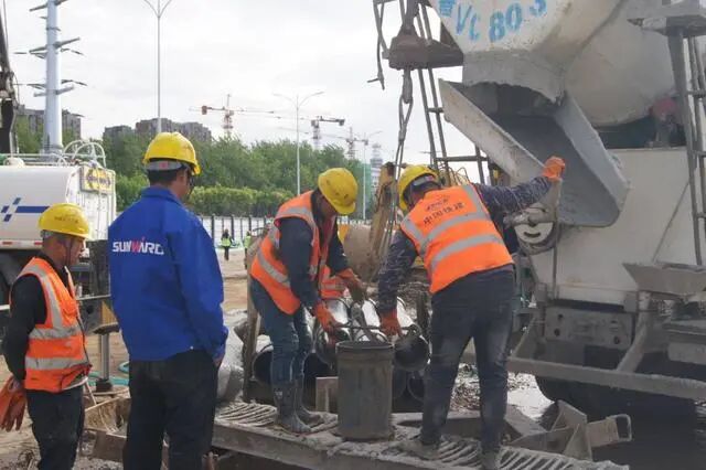 施工“閃電戰(zhàn)”！濰坊寶通街快速路涉鐵段所有樁基全部施工完成的圖3