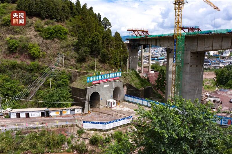 創多項紀錄 云南大瑞鐵路秀嶺隧道貫通的圖1