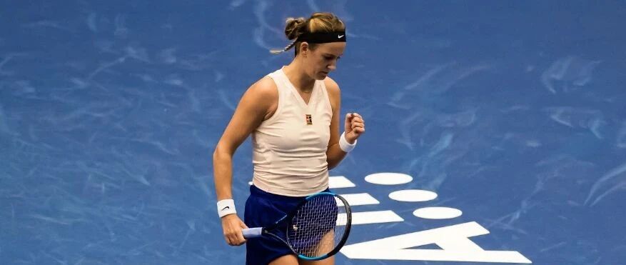 焦点战役 | 俄斯特拉发站：阿扎伦卡挺进四强，萨卡里逆转晋级