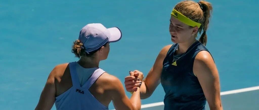 聚焦澳网 | 穆霍娃逆转巴蒂晋级四强，将与布拉迪争夺决赛席位