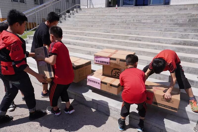 阳光公益行 爱心悦童心——德信体育app2019光明爱心公益行(图5)