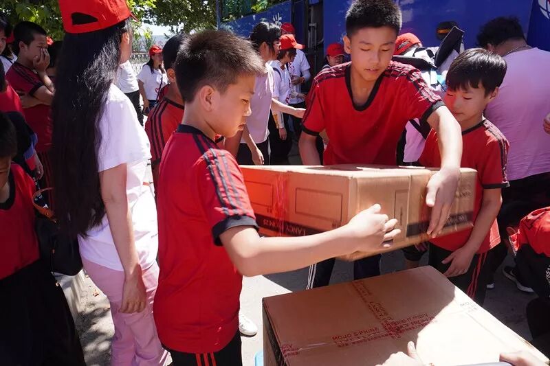 阳光公益行 爱心悦童心——德信体育app2019光明爱心公益行(图4)