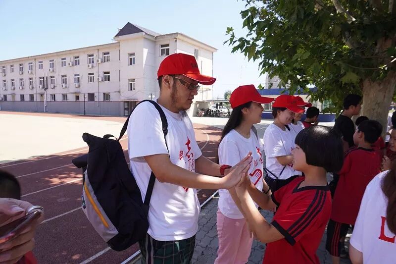 阳光公益行 爱心悦童心——德信体育app2019光明爱心公益行(图3)
