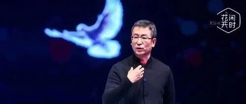 ​地铁站内，女儿连踹母亲20多脚，白岩松怒了：好父母，51%控股