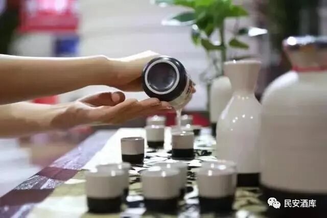 白酒知识：储存容器如何选择