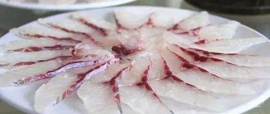 可怕！男子左肝被掏空，壁上布满密密麻麻的虫卵，只因吃了…