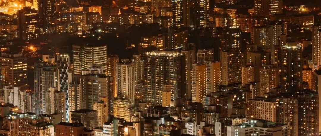 日增数万病例，私立医院拒收患者……疫情下的香港怎么了？