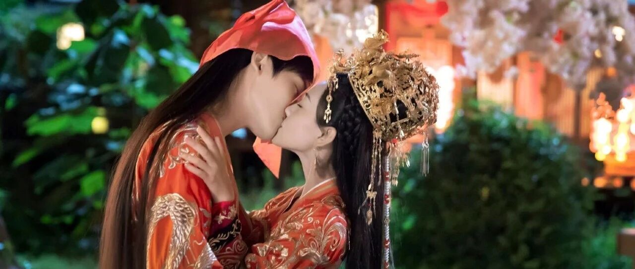 四年了！这对古代男女仍在戏里疯狂接吻