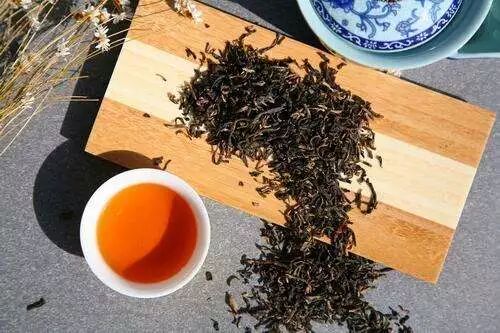 如果人生有一万种可能，我只愿做你的一杯茶