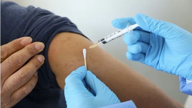 新冠疫苗7月15日起不再免费接种？多家医院回应